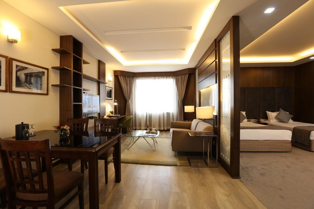 Royal Singi Hotel Катманду Екстер'єр фото